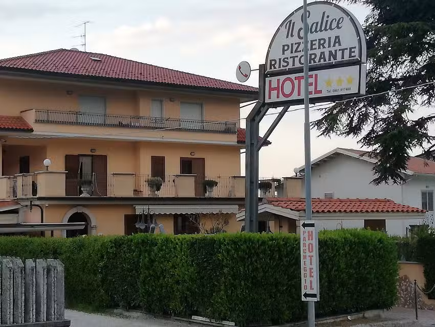 IL SALICE Hotel Ristorante Pizzeria