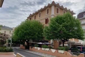 Iris Crillon Active Hotel