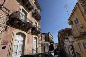 Kalotè – On The Roofs