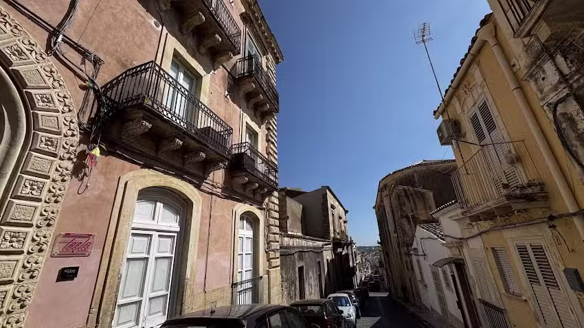 Kalotè – On The Roofs