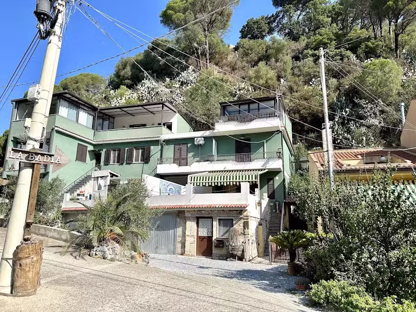 La Badia Bed and Room