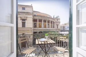 La casa al politeama