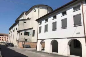 La Casa all’ombra della Chiesa