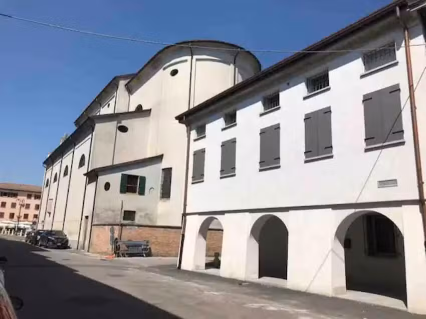 La Casa all’ombra della Chiesa