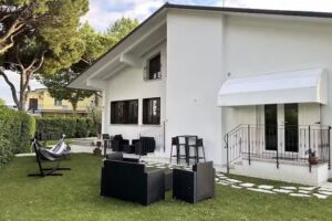 La Casa Bianca Rooms & Lounge