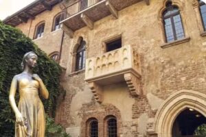 La casa del faro verona