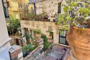 La casa del poeta (CIN IT083097C2YBA6W7FX)