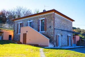 LA CASETTA DI PIETRA