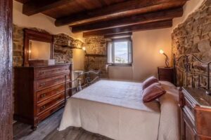 La Ciucola – Casa Vacanze con piscina. Borgo medievale nel cuore della Toscana.