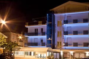 La Lanterna. Albergo. Ristorante Specialità Pesce. Pizzeria