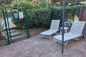 la piccola oasi con parcheggio