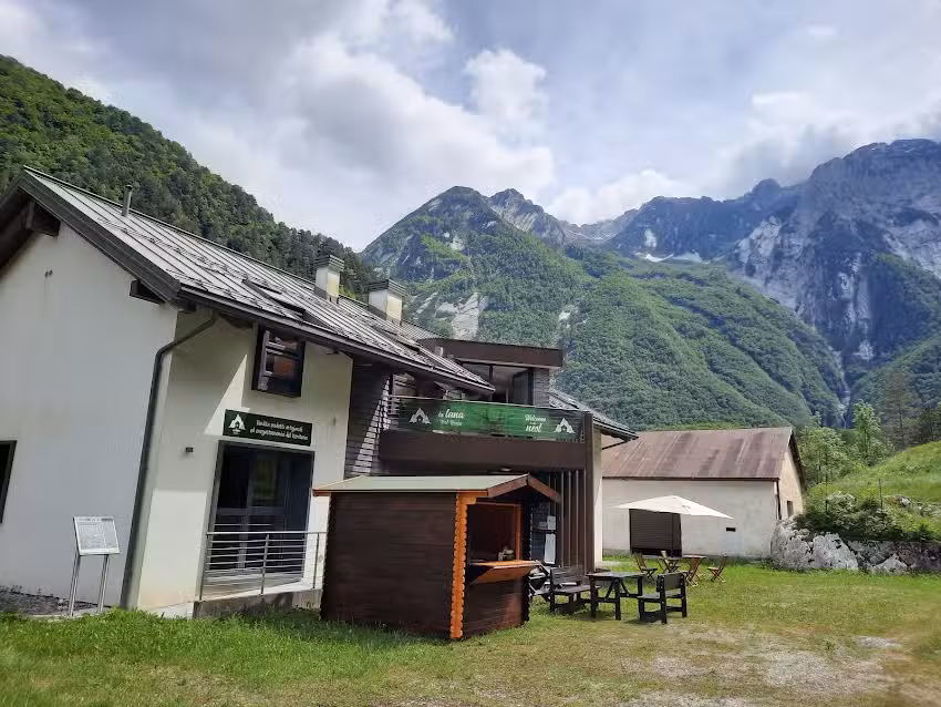 La tana in Val Resia