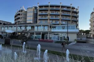 La Tour Palace Hotel & Restaurant