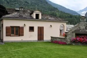 Le Petit Coin De Maison Chante Lune