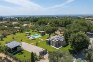 Le Querce exclusive c. House