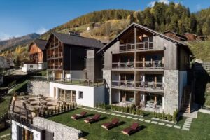 Les Dolomites Mountain Lodges ****