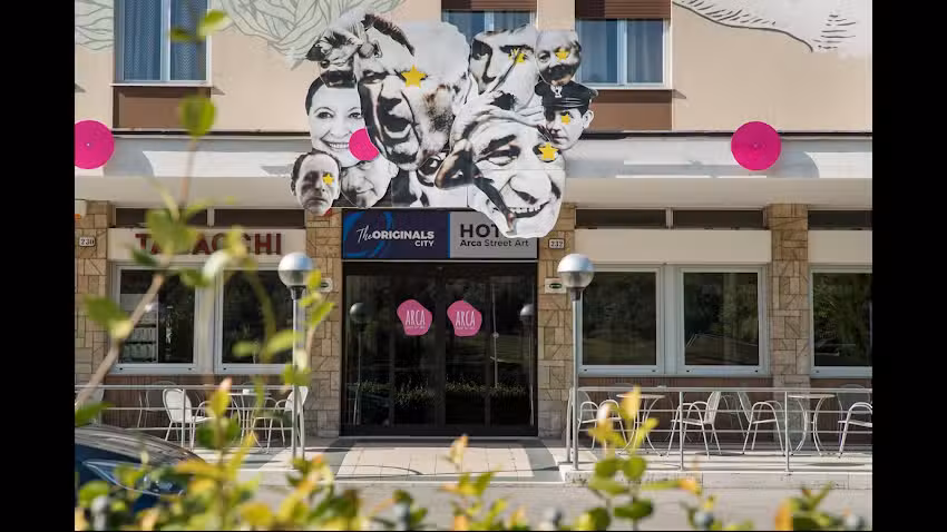 LH Arca Street Art Hotel