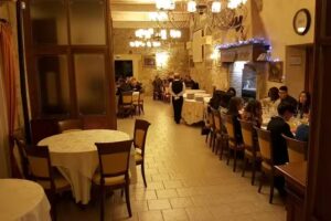 Locanda della Cucullera e Ristorante Villa Fortificata la Cucullera aperto a cena tutte le sere