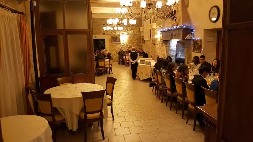 Locanda della Cucullera e Ristorante Villa Fortificata la Cucullera aperto a cena tutte le sere