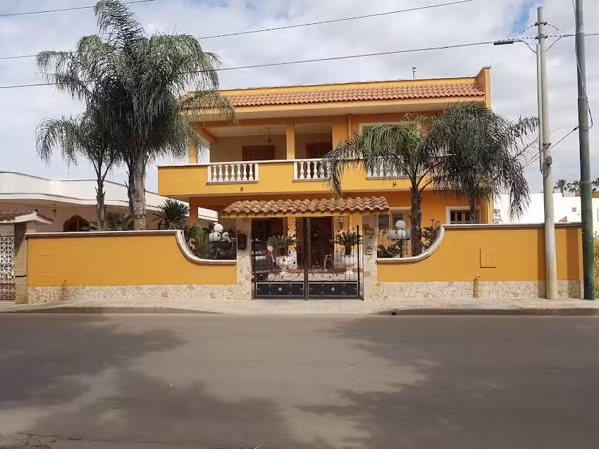 Marebello Holiday Rooms