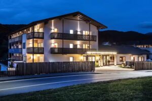 Martina Breakfast Lodge