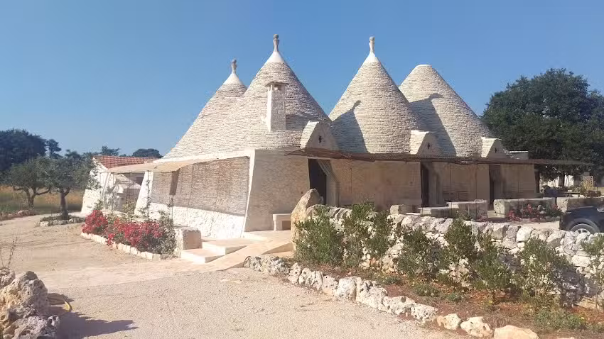 Masseria a trulli immersa nel verde