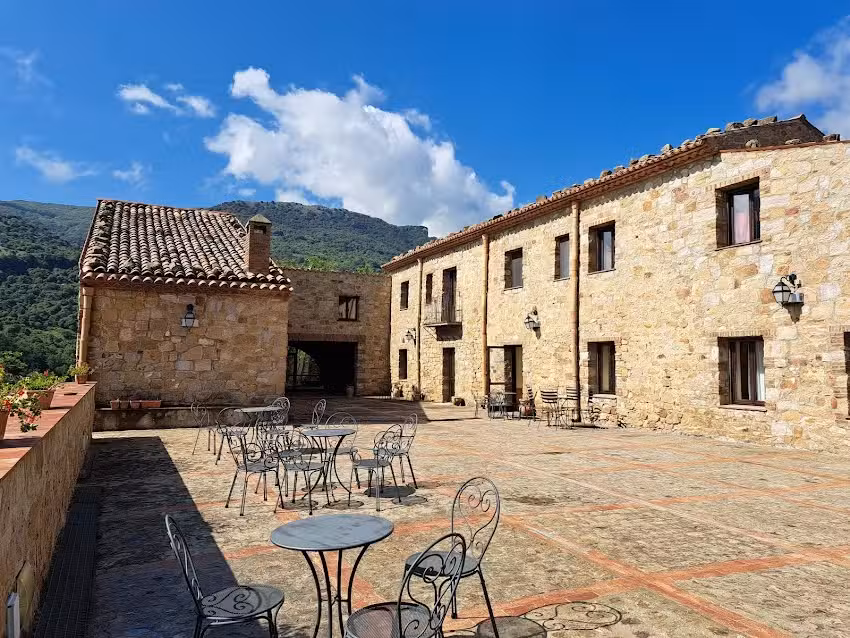 Masseria Rocca di Gonato SPA & Trekking