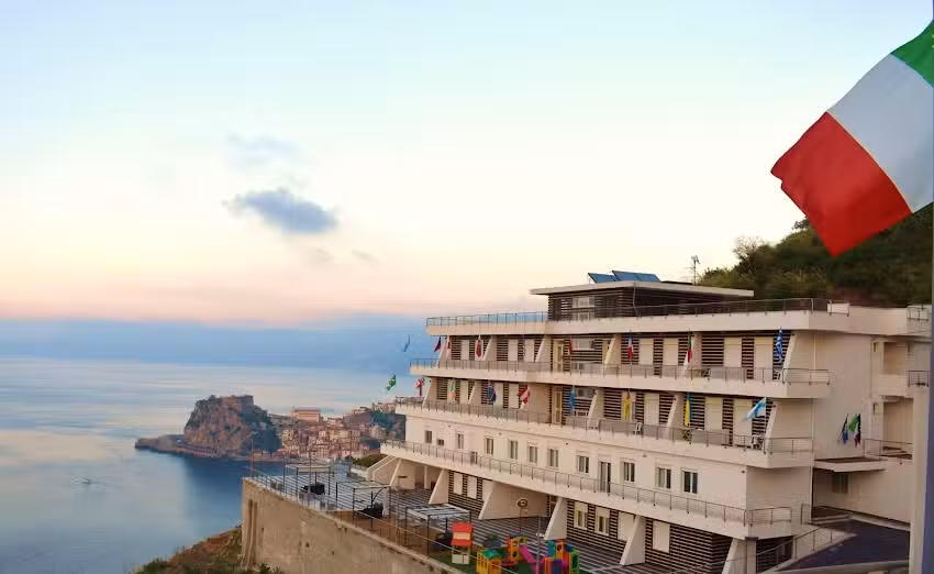 Miramare Scilla Grand Youth Hostel