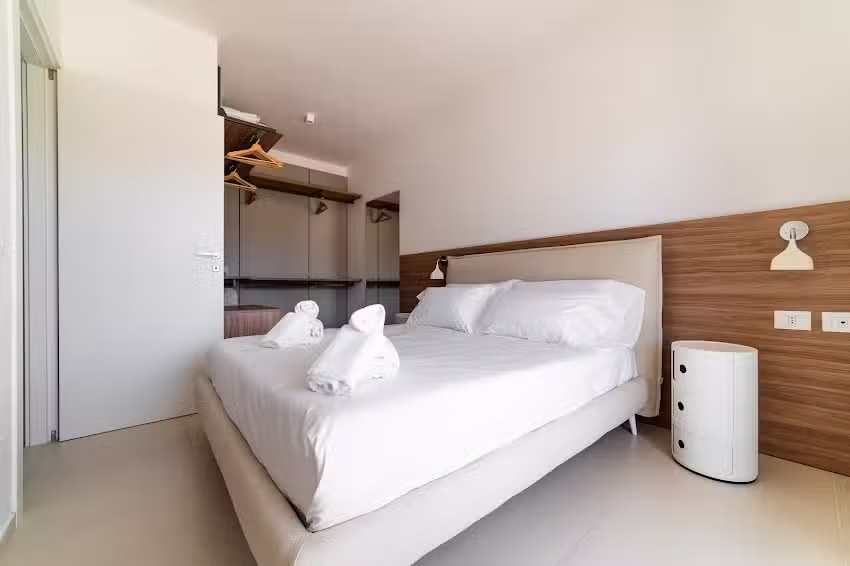 Moments by MONHOLIDAY