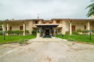 MONTEBELLO PARK HOTEL