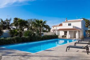 Mr Brown – Cinzia Resort Beach