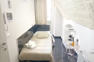 Newhouse rooms black & white modugno