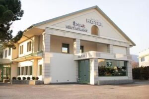 Niji Hotel & Restaurant