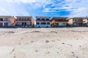 On The Beach La Rena Beddha