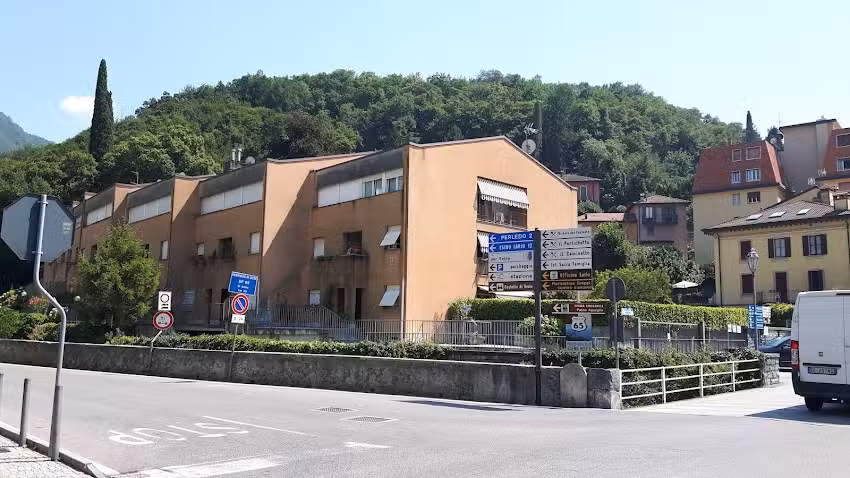 ORANGE HOUSE