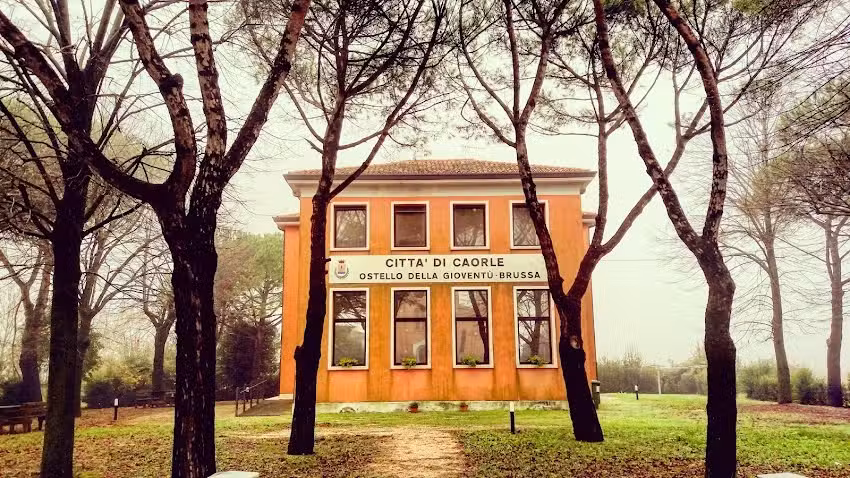 Ostello della Gioventù in località Brussa