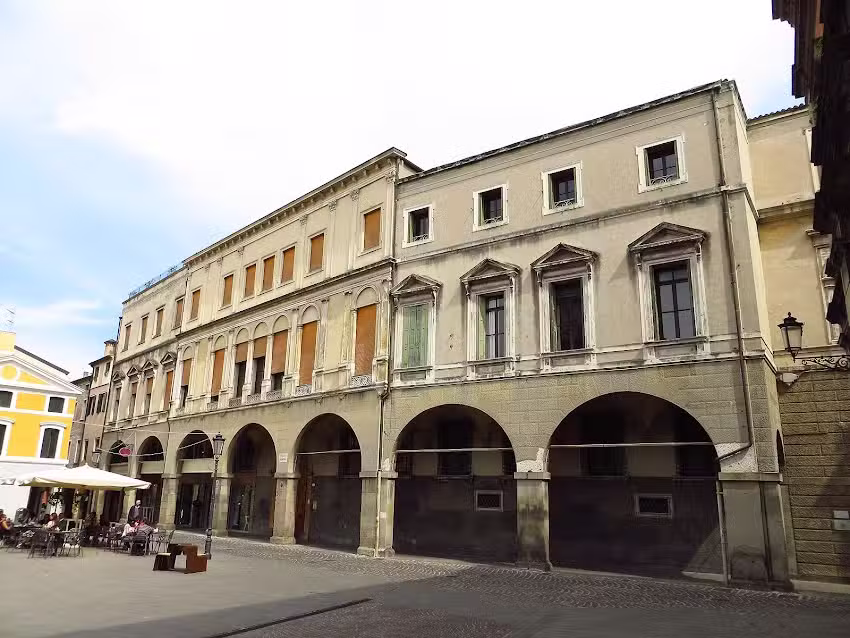 Palazzo Mantua Benavides