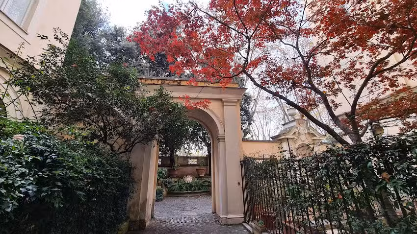 Palazzo Pamphilli Lecca di Guevara Apartment