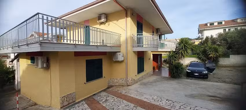 Paradiso Di Strangis B.S. E C. Sas