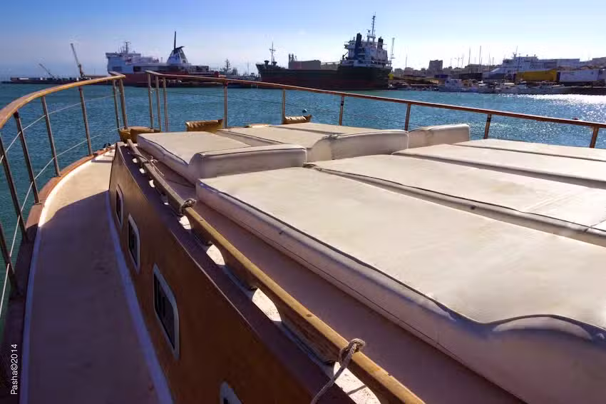 Pasha bed and boat | Yacht Club Marzamemi