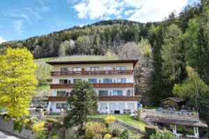 Pension Hahnenkamm Schenna