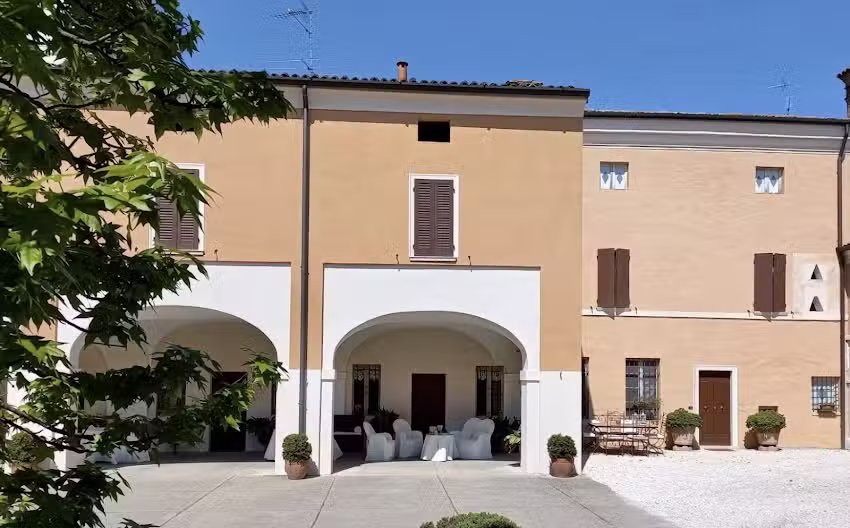 “Piccola Corte Antica” Bed & Breakfast