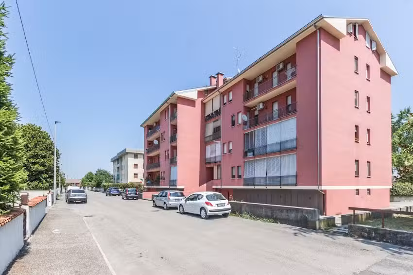 PICCOLO PARADISO , ATTICO , intero appartamento .