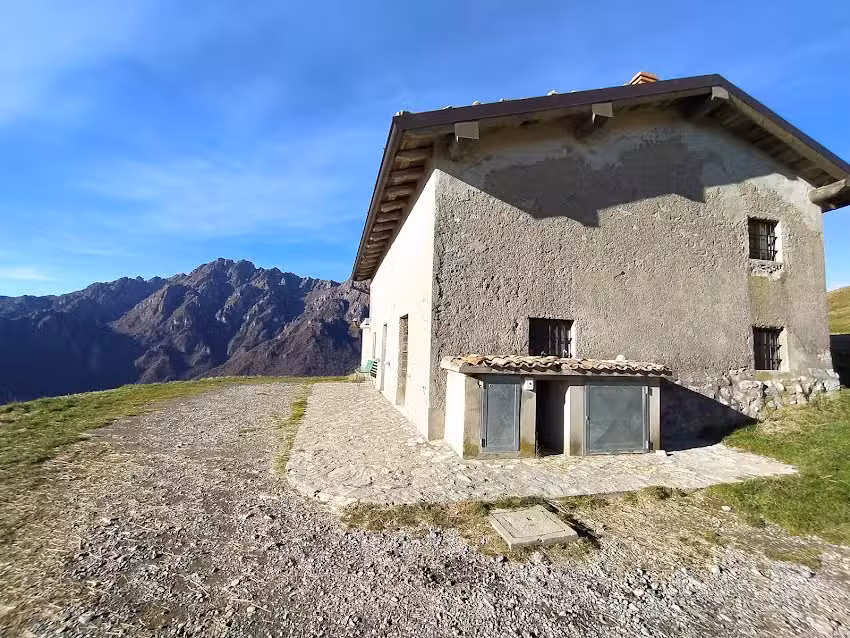 Prima baita del Grem