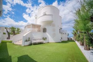 Primafila – Luxury Beach Villa & Private Jacuzzi