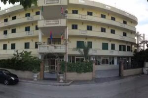 R E B U S – Hotel & Residence –