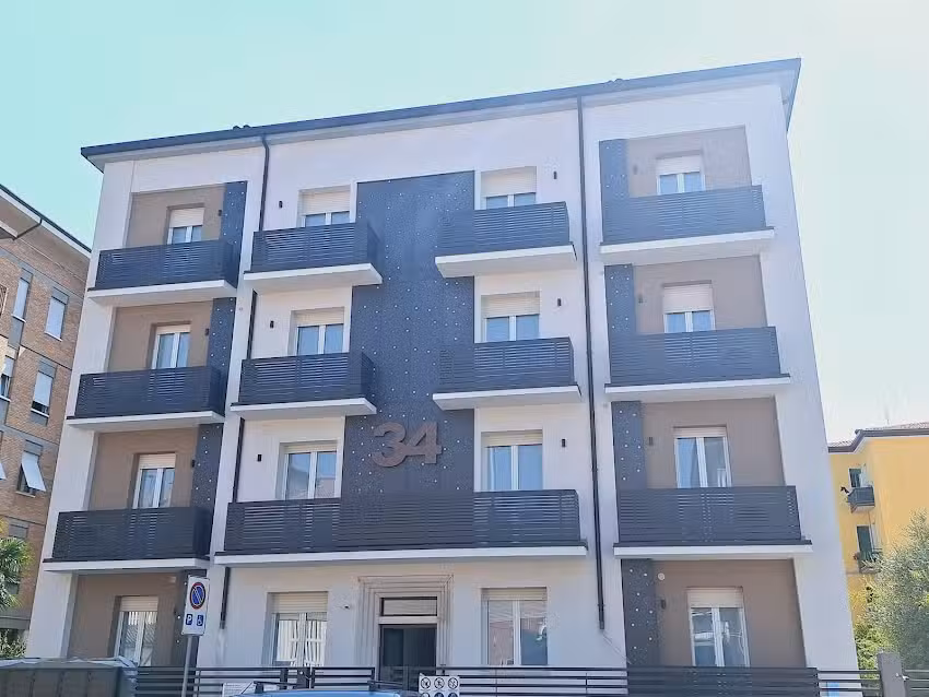 Re Lear Expo Apartments