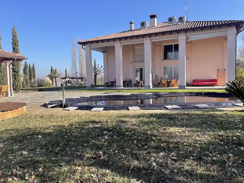 Red Wine Country House