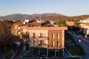 Regal Hotel & Apartments