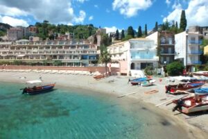 Residence Degli Agrumi Mare – Alicudi Appartamento con 3 Finestre vista Mare (Taormina)